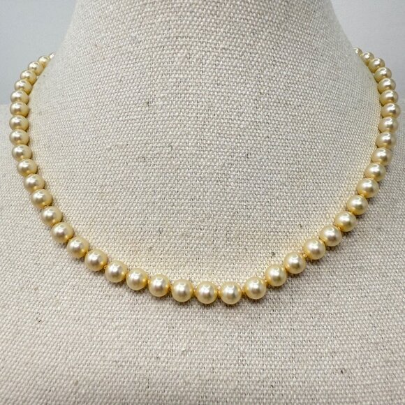 Vintage Faux Pearl Necklace Decorative Rhinestone Clasp Signed Retro Classic - Picture 8 of 11